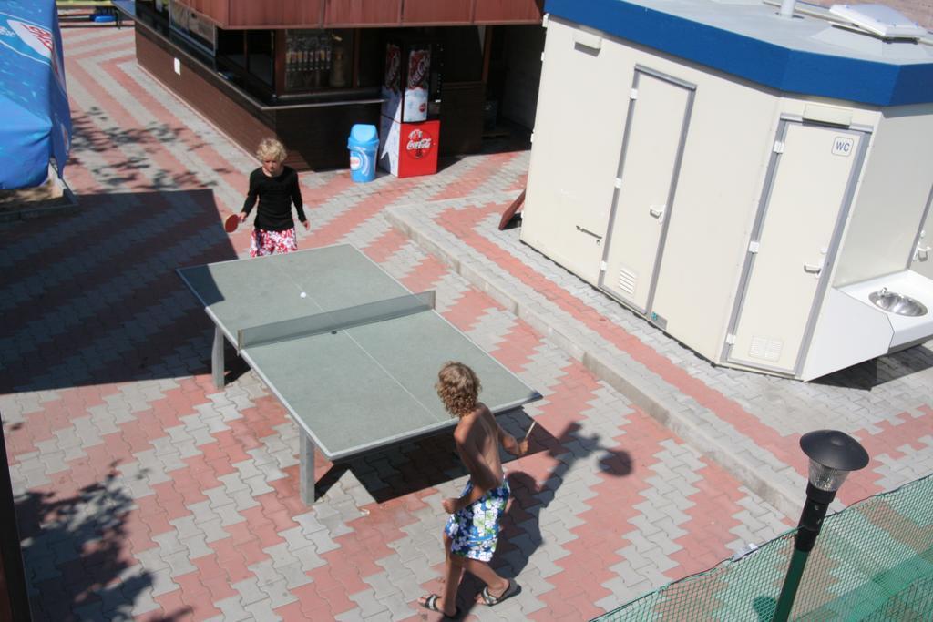 Camping Oase Praha Hotel Zlatníky Exterior foto